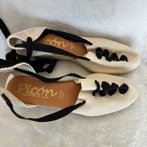 Pic on Women's Cream Espadrilles with Black Laces